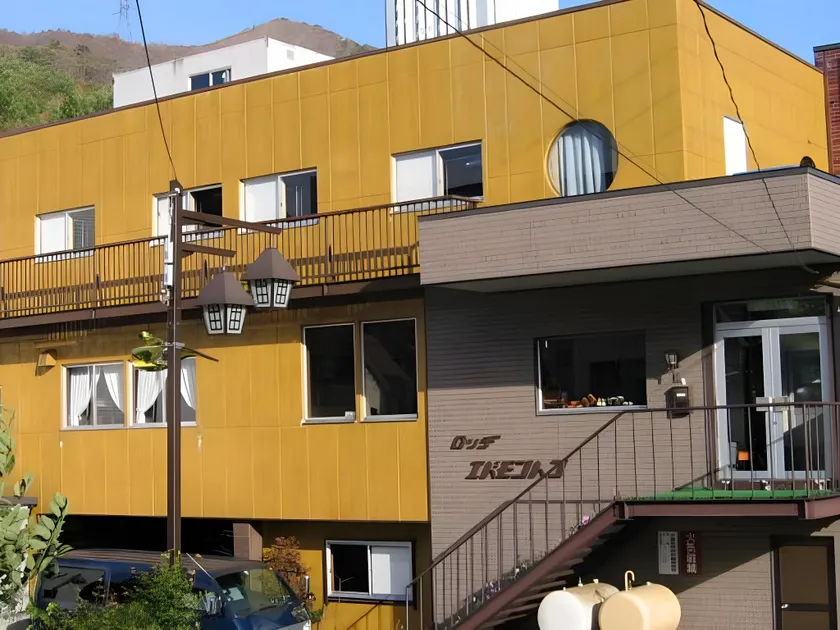 lodge EDMONTON - Image 1