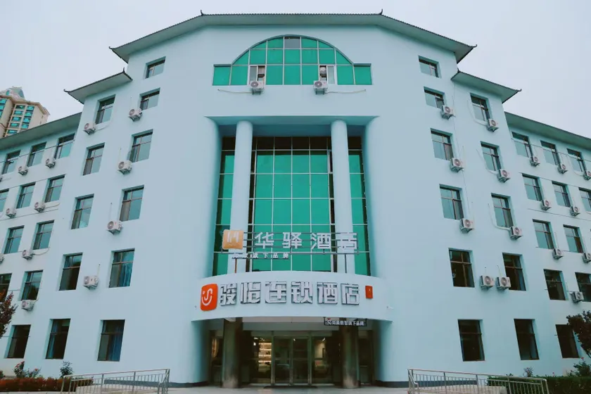 Home Inn - Huayi Hotel - Lanzhou Olympic Sports Center Center Tianqiwenlv Garden - Image 1