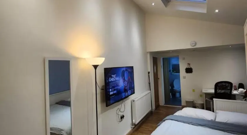 Private Annexe in Cheadle near Manchester Airport - Image 1