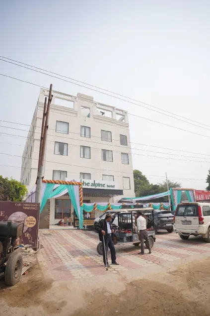 Hotel Alpine, Aligarh - Image 1
