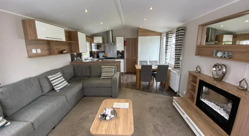 6 Berth Beautiful Caravan - Image 1