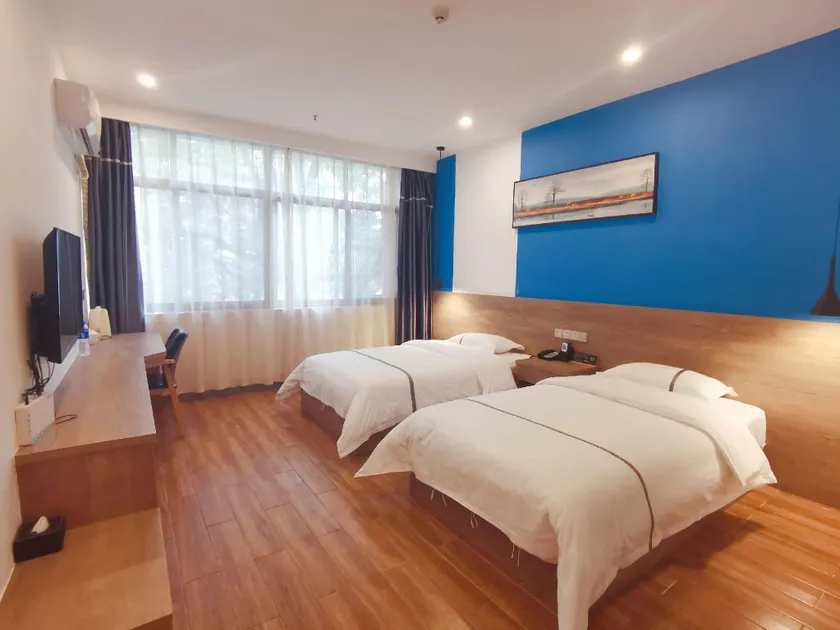 Sheng Yi Hotel (Natural Tower Branch) - Image 1
