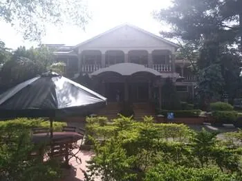 Le Savanna Country Lodge and Hotel - Image 1