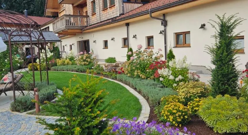 Rosenhof Salzburger Seenland - Image 1