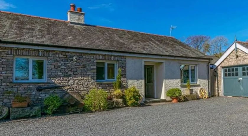 Two Acres- Spacious, delightful, pet free bungalow - Image 1