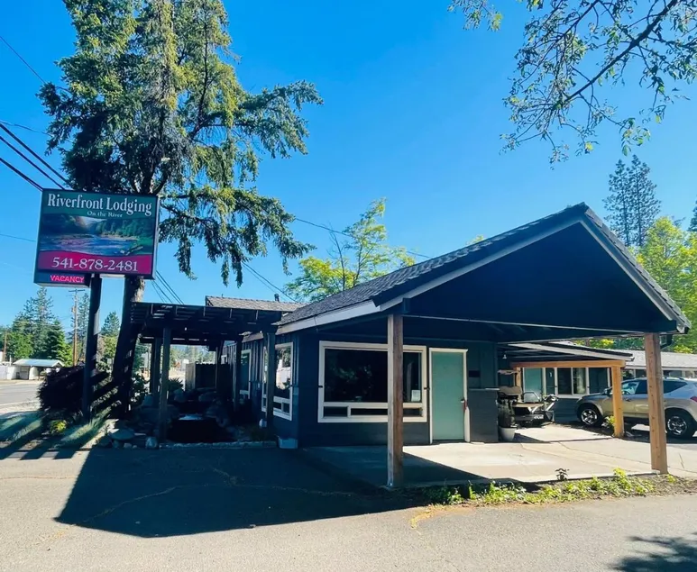 Riverfront Lodging - Image 1