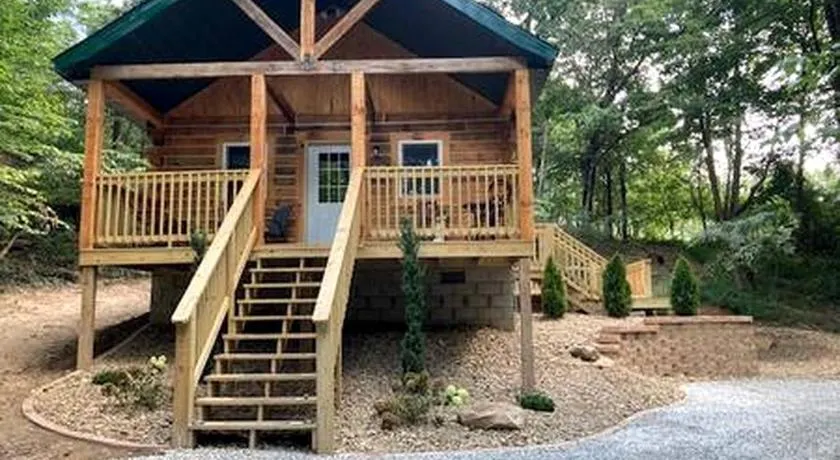 Quaint Cabin with Lofted Interior, Spa and BBQ in Indiana - Image 1