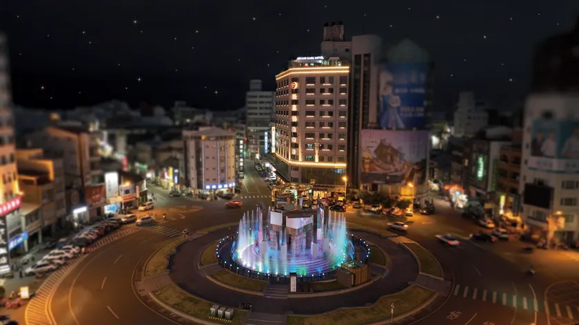Grand Earl Hotel - Image 1