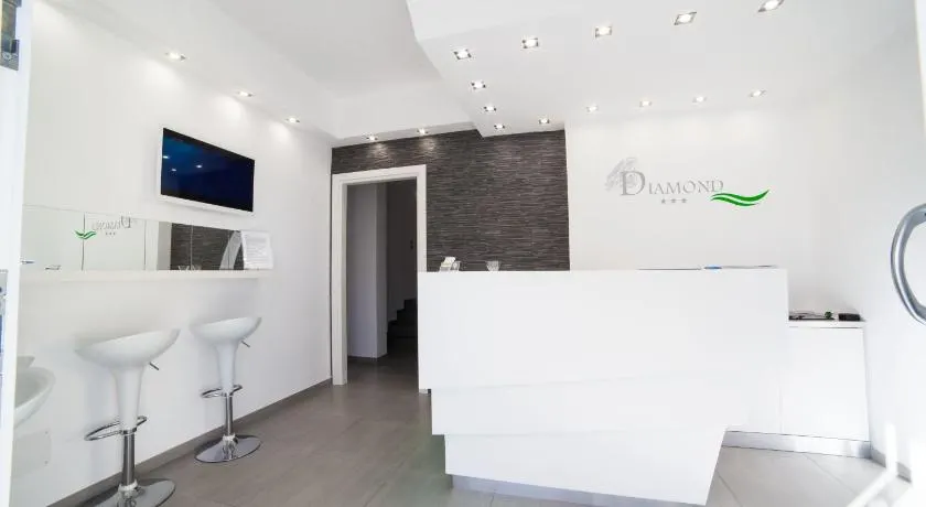 B&b Diamond - Image 1