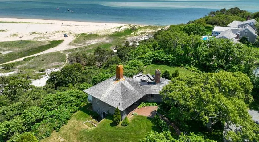 Panoramic Water Views w Private Beach - Image 1