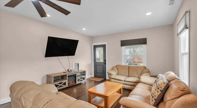 FIFA World Cup MLB All-Star Home Sleeps 12 with 10 Car Parking - Image 1