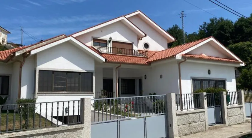 Casinhas Dona Isabel - Image 1