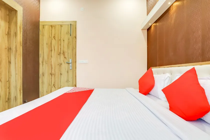 OYO 77970 Hotel Sangam - Image 1