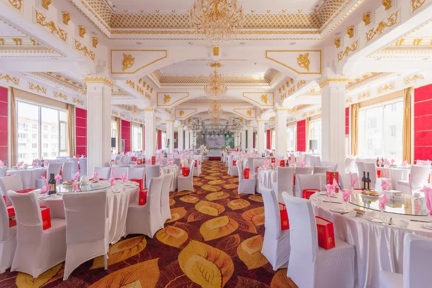 Dongfang Hotel - Image 1