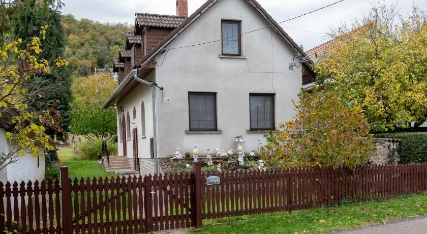 Nosztalgia Nyaralóház - Image 1