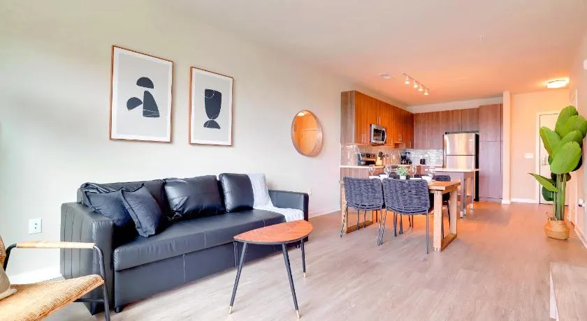 Exquisite One-Bedroom Apartment in Alexandria - Image 1