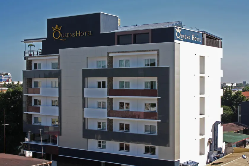 Queens Hotel Angeles City - Image 1