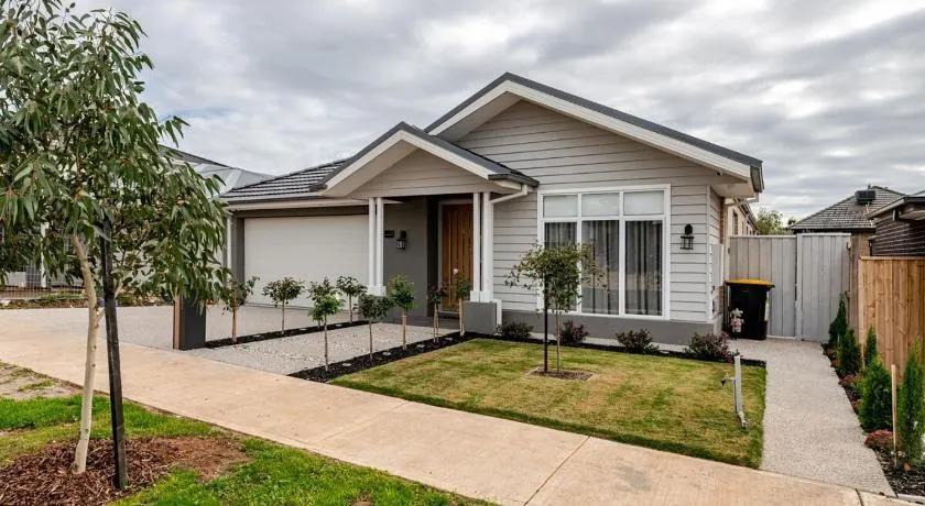 Luxury Sunbury Retreat - Image 1