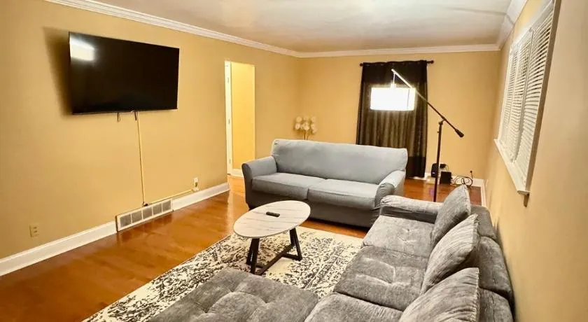 Cozy house for small or big group in Bridgeport WV - Image 1