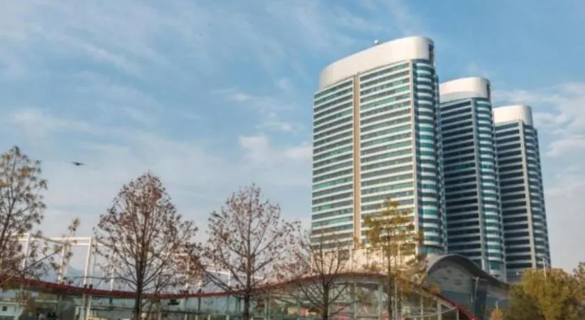 Centaurus Apartments - Mountain Facing - Image 1