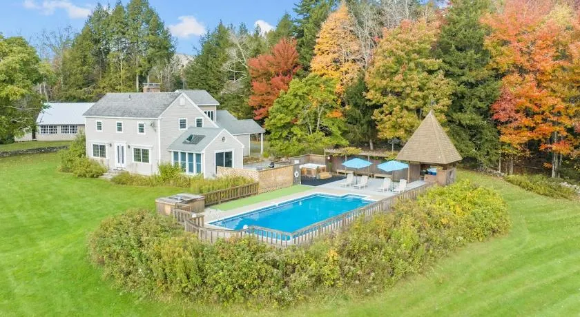 Vermont Retreat with private pool and tennis court - Image 1