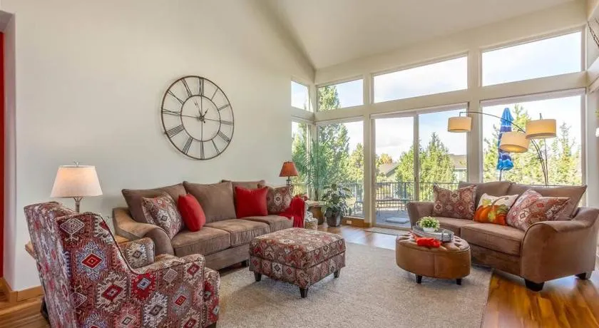 Juniper Haven New Remodel and Resort Amenities - Image 1