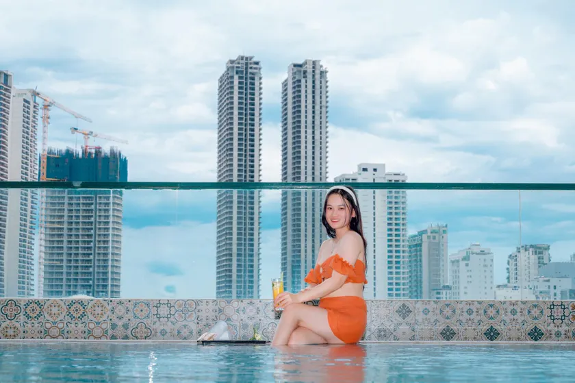 Sea Garden Hotel - Image 1