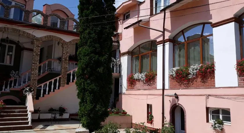 Pensiunea Casa Rusu - Image 1