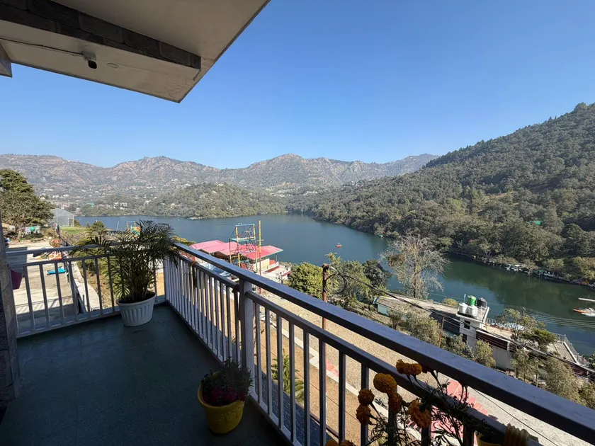 Evergreen Heights Home Stay - Image 1