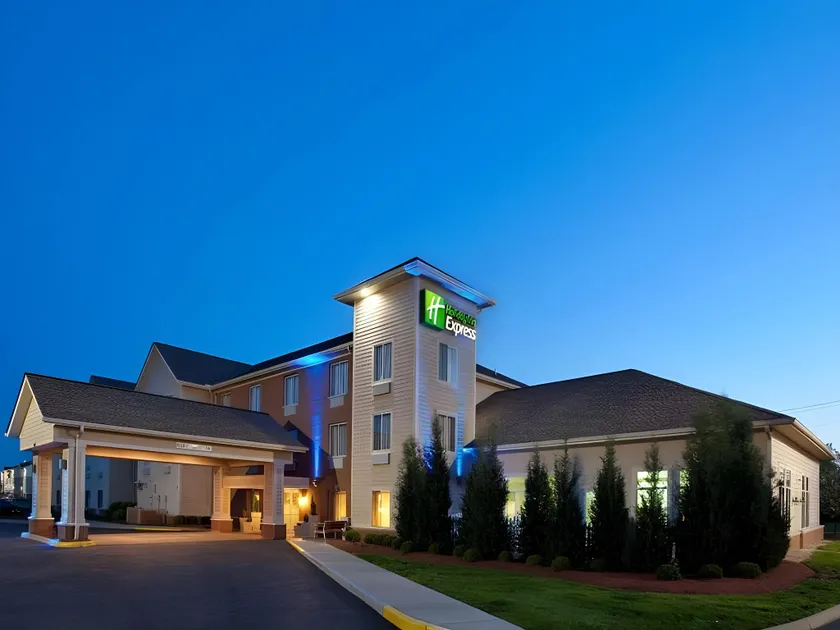 Holiday Inn Express Hotel & Suites Columbus by IHG - Image 1