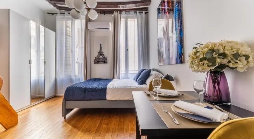 Lovely flat, center of Paris - Image 1