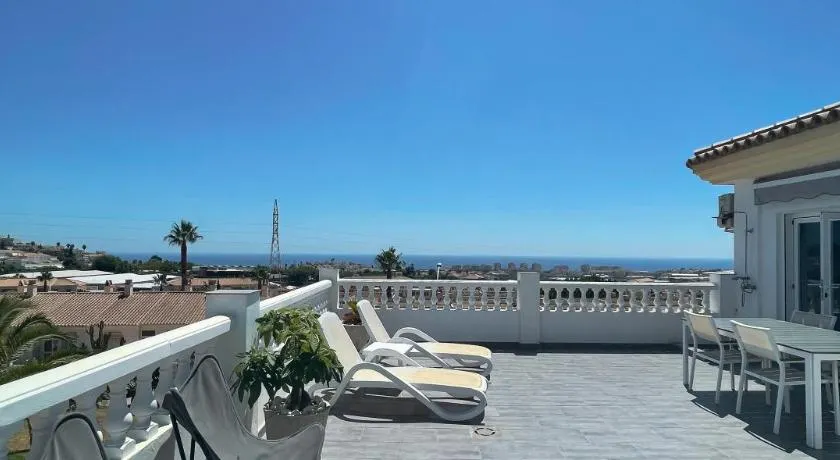 Appartement de vacances avec terrasse, internet haut débit et piscine | Vue montagne - Image 1