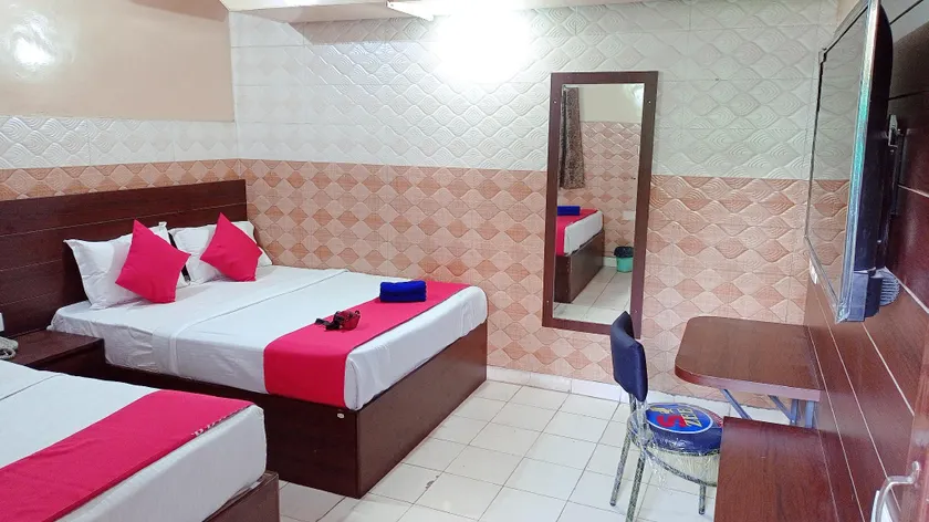 Om Palace Hotel - Image 1