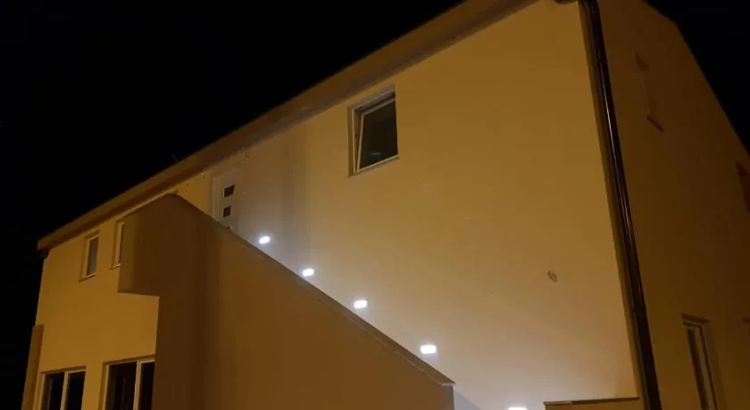 Apartment Mate - Image 1
