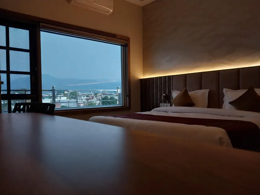 Dreamy Desert Hotel - Image 1