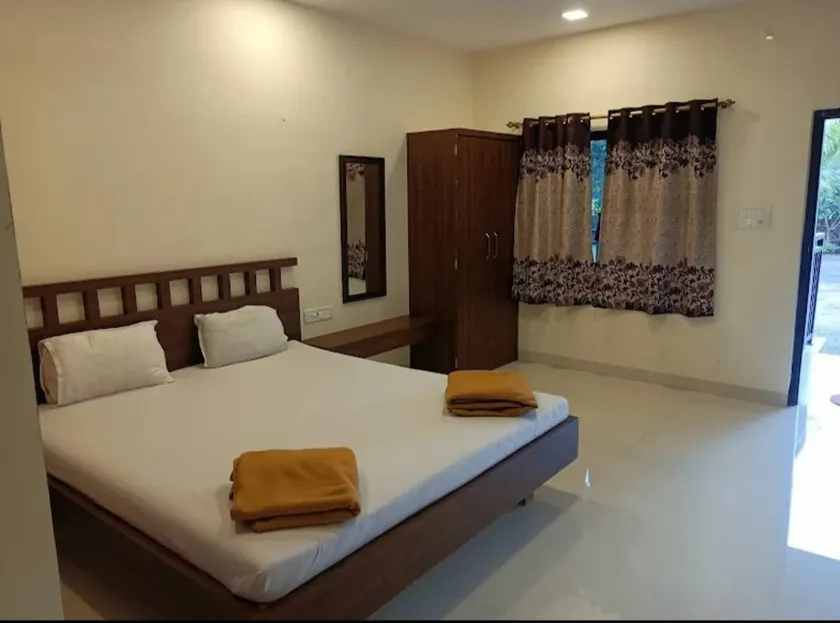 Leela beachside stay - Image 1