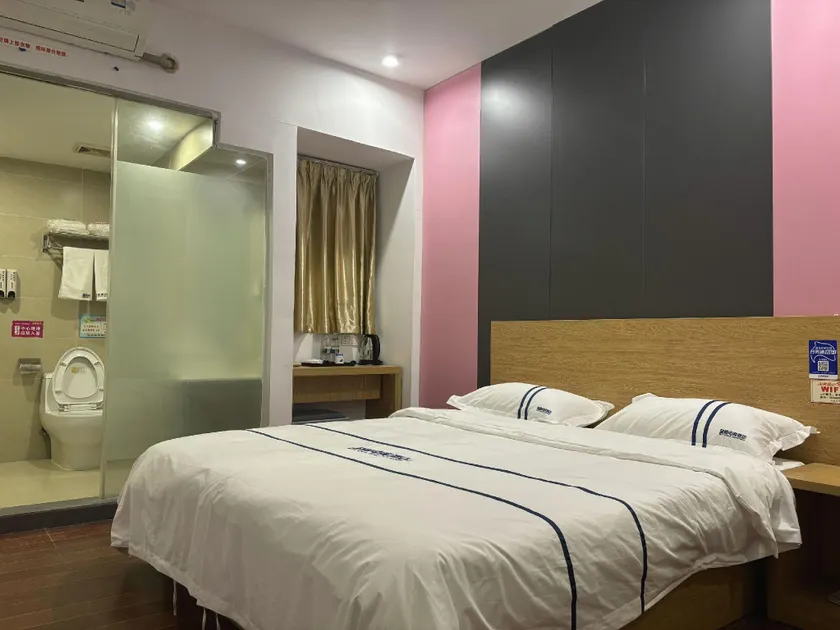 Blue Whale Esports Hotel (Laibin Zhenghe Pedestrian Street Branch) - Image 1