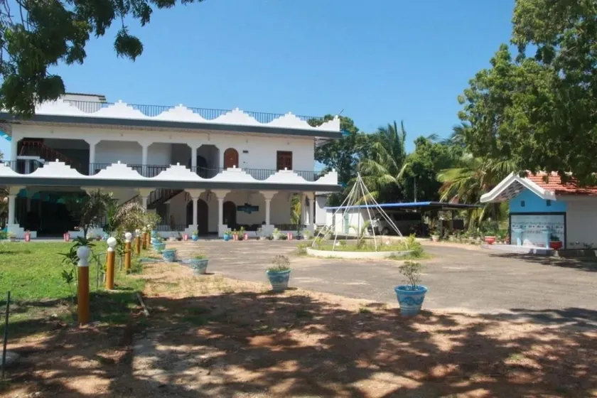 Rose Lagoon Hotel - Image 1