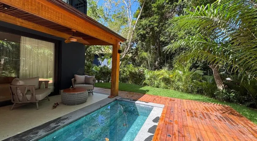 Refúgio Moderno Próximo a Praia e Área Verde - Image 1