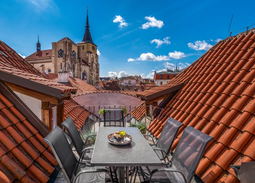 Chateau 9 Apartments by Adrez - Image 1
