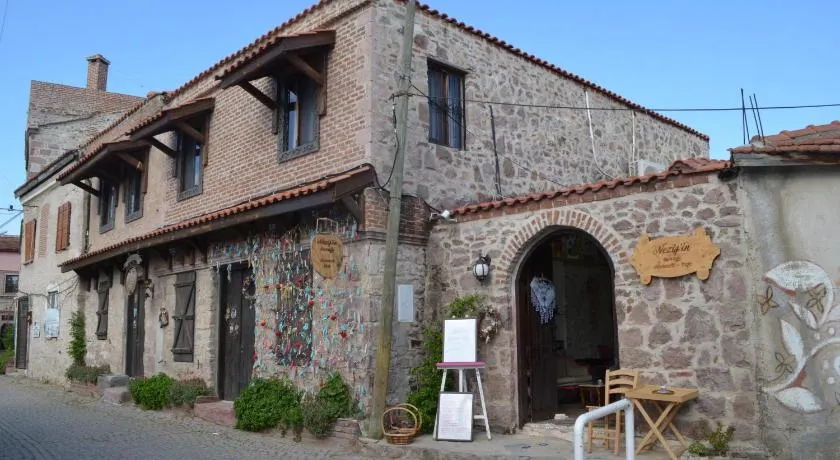 Neziş'in Konağı - Image 1