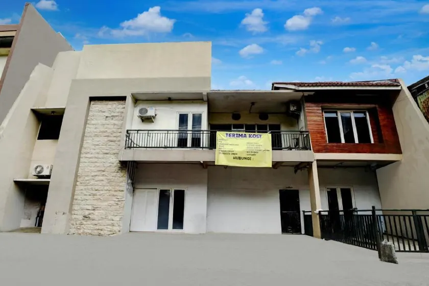 Hotel O Siwalankerto Near City Of Tomorrow Mall Formerly Padang Pasir C-12 Residence - Image 1