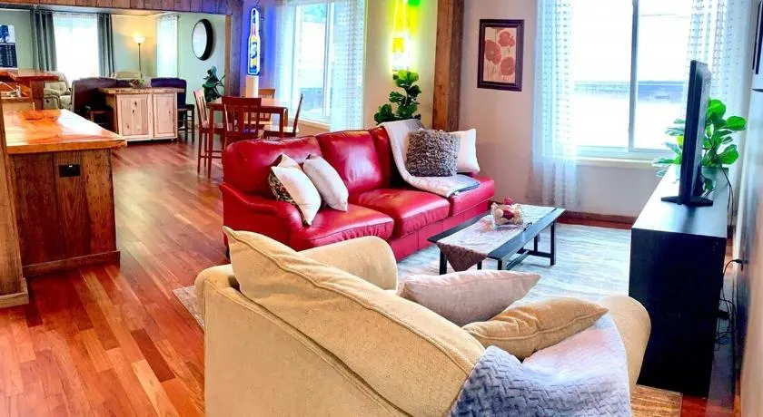 Black Jacks Downtown Loft - Image 1