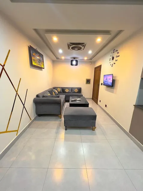 Downtown 1 BHK safe apartment - Image 1