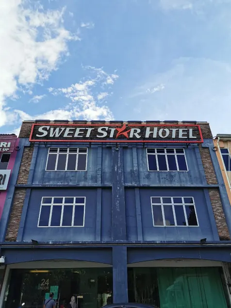 Sweet Star Hotel - Image 1
