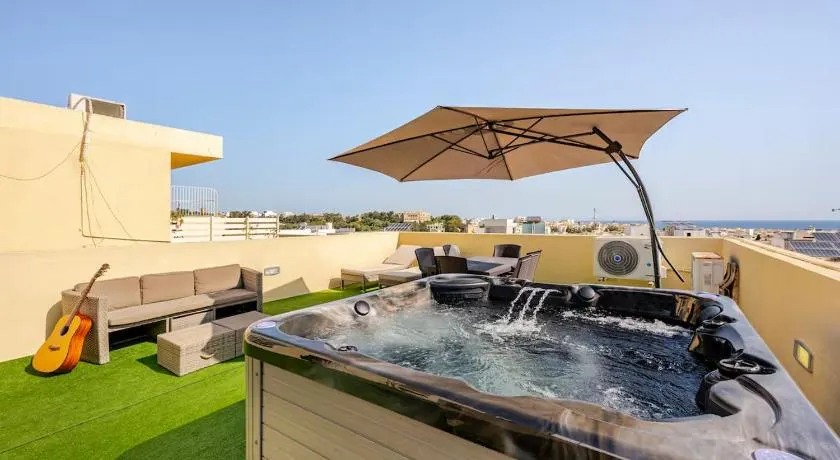 Sea View Jacuzzi Penthouse near St Julians by MR Homes - Image 1