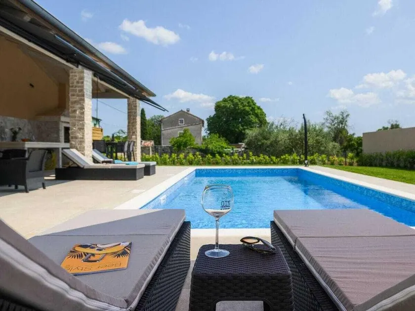 Villa in Maružini with Private Pool - Image 1