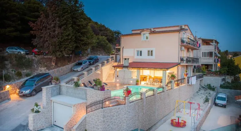 Apartments Villa Matea - Image 1