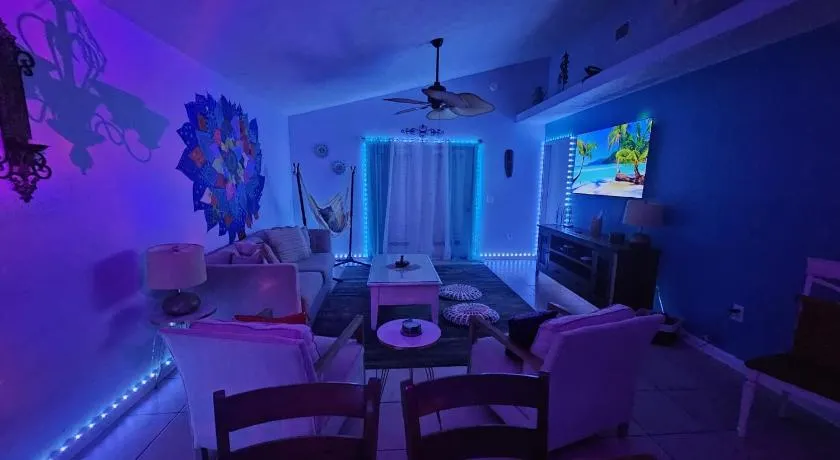PALM COVE VACATION HOME- One level, Community pool, Pet Friendly - Image 1