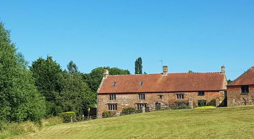 Hollow Meadow House - Image 1